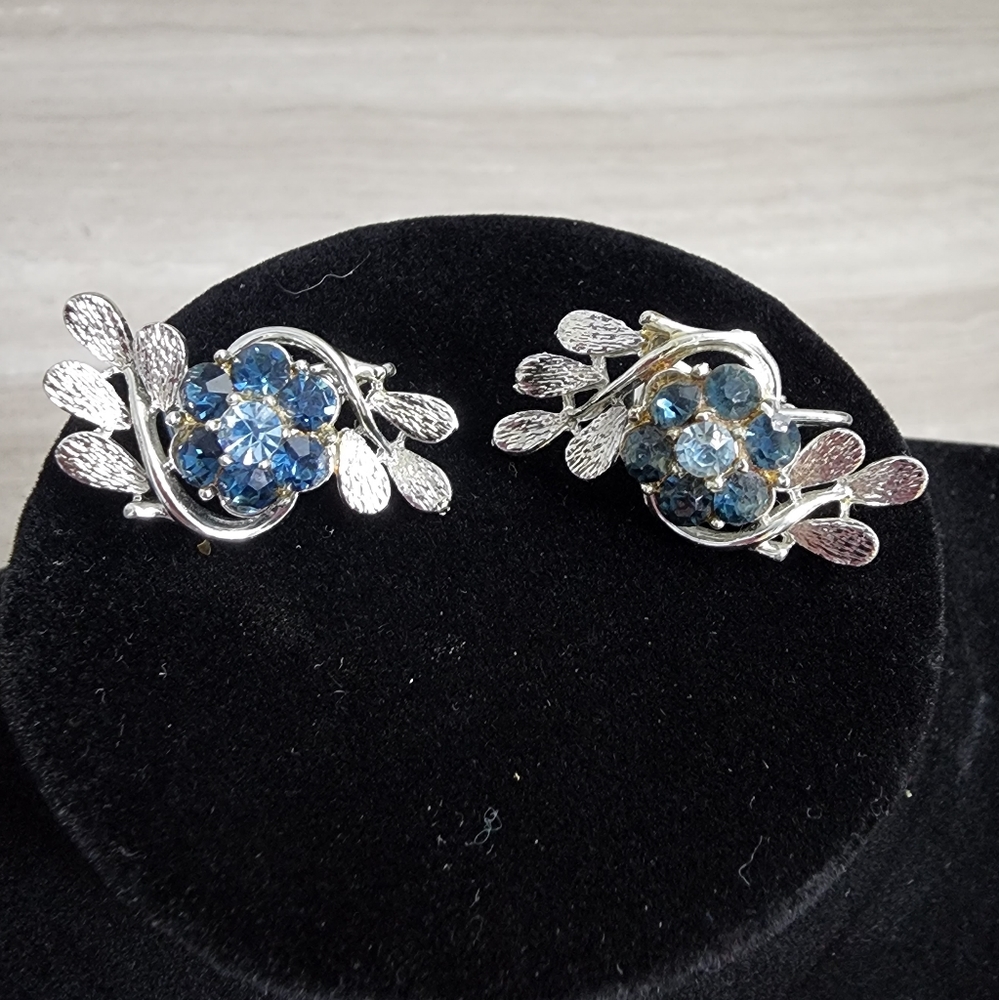 Stunning‎ coro earrings